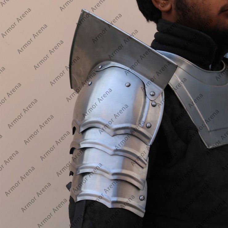 Shoulder with Sword Breaker